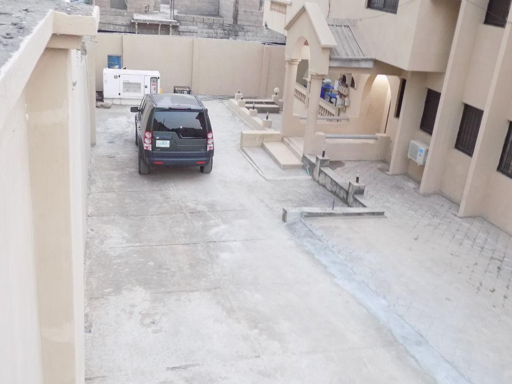 Posh Apartments And Hotel Ikeja Exterior foto