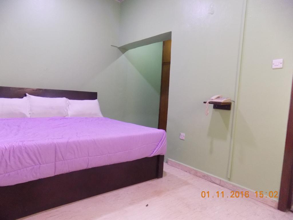 Posh Apartments And Hotel Ikeja Exterior foto