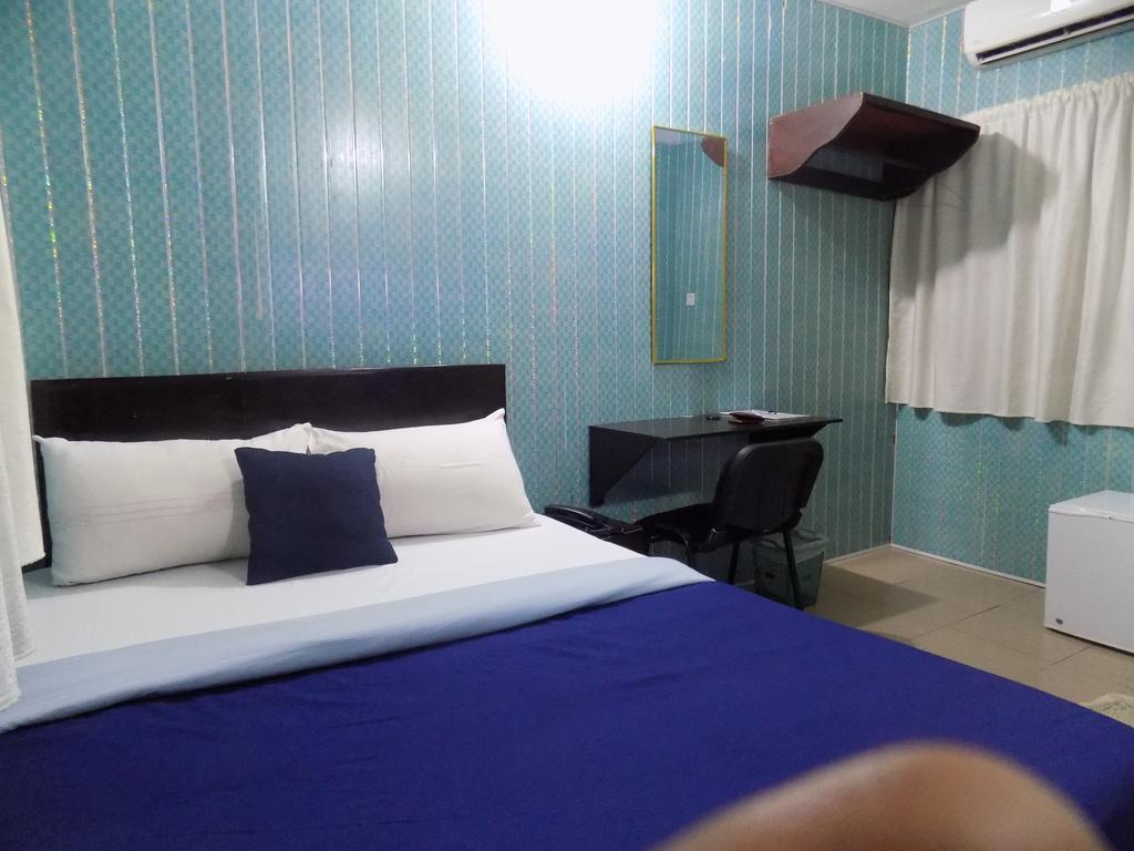 Posh Apartments And Hotel Ikeja Exterior foto