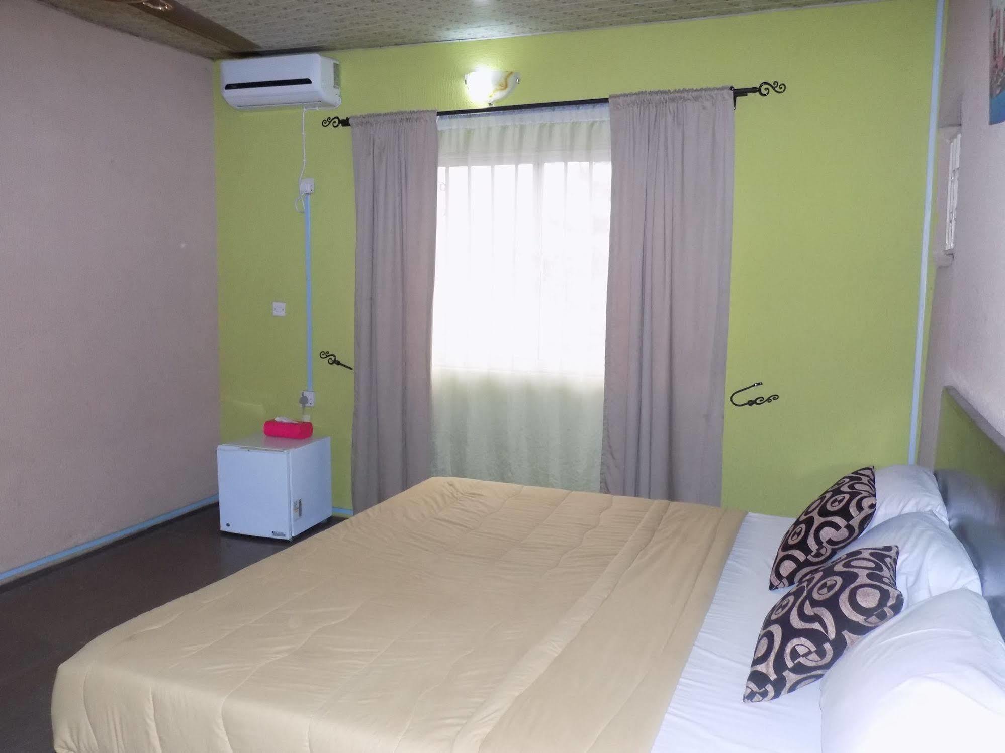 Posh Apartments And Hotel Ikeja Exterior foto